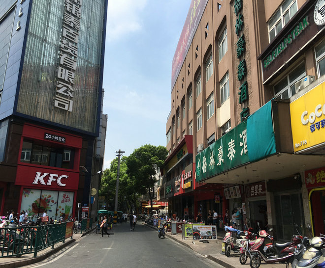 江阴市中心盈利中自助牛排店低价转让!