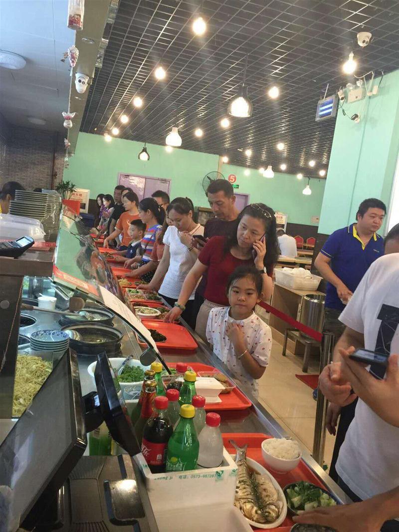 新区赛格电子市场生意火爆快餐店诚心转让